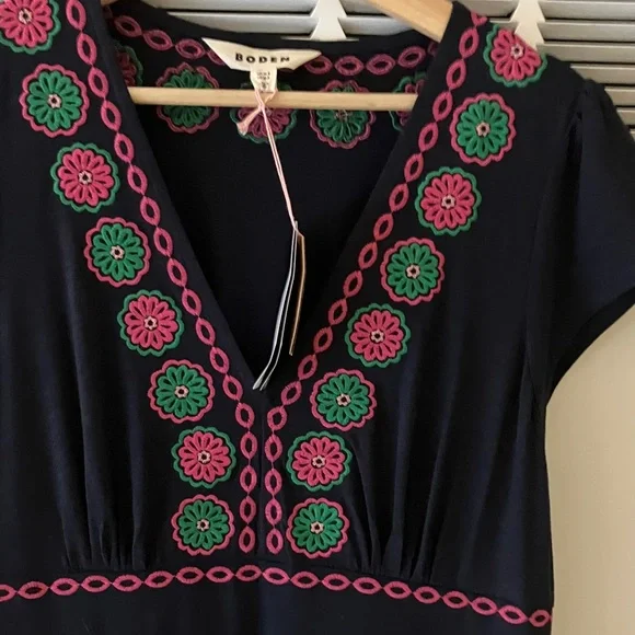 NWT Navy Boden Dress with Colorful Embroidery, Tencel Cotton - Picture 3 of 9